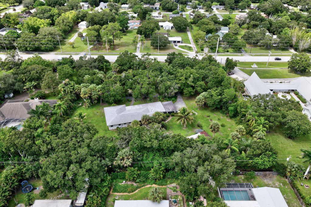 Active With Contract: $479,000 (4 beds, 2 baths, 2214 Square Feet)