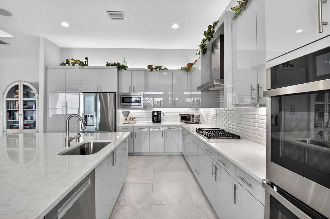 For Sale: $1,845,000 (3 beds, 3 baths, 3255 Square Feet)