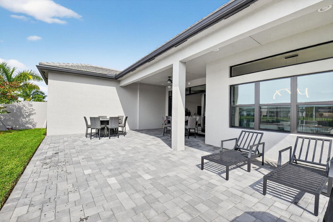 For Sale: $1,845,000 (3 beds, 3 baths, 3255 Square Feet)