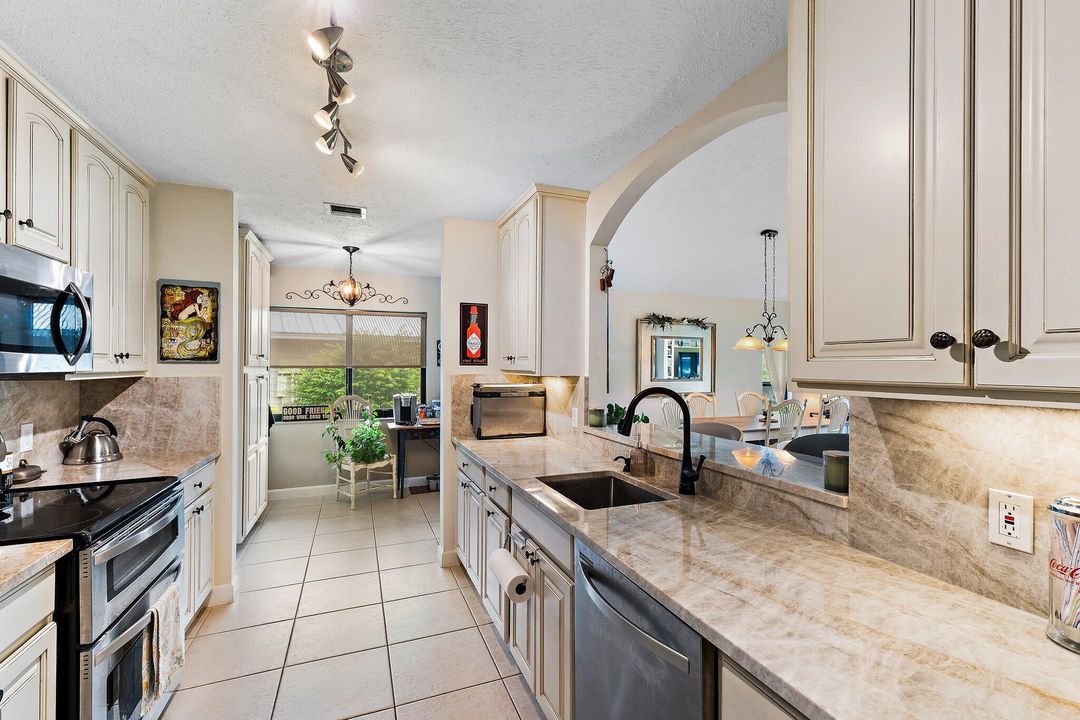 На продажу: $469,000 (2 спален, 2 ванн, 1617 Квадратных фут)