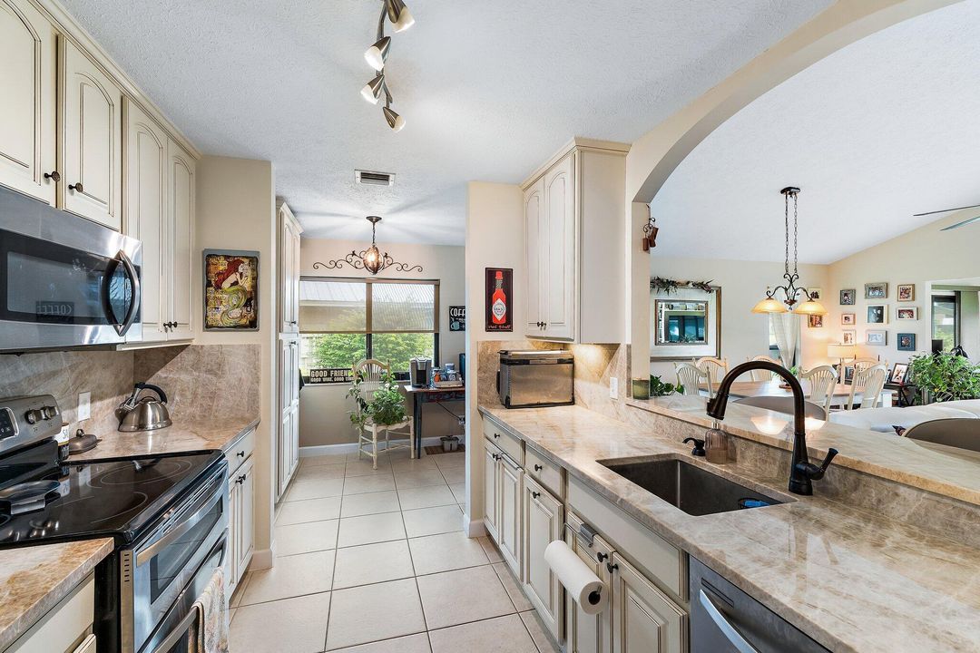 На продажу: $469,000 (2 спален, 2 ванн, 1617 Квадратных фут)