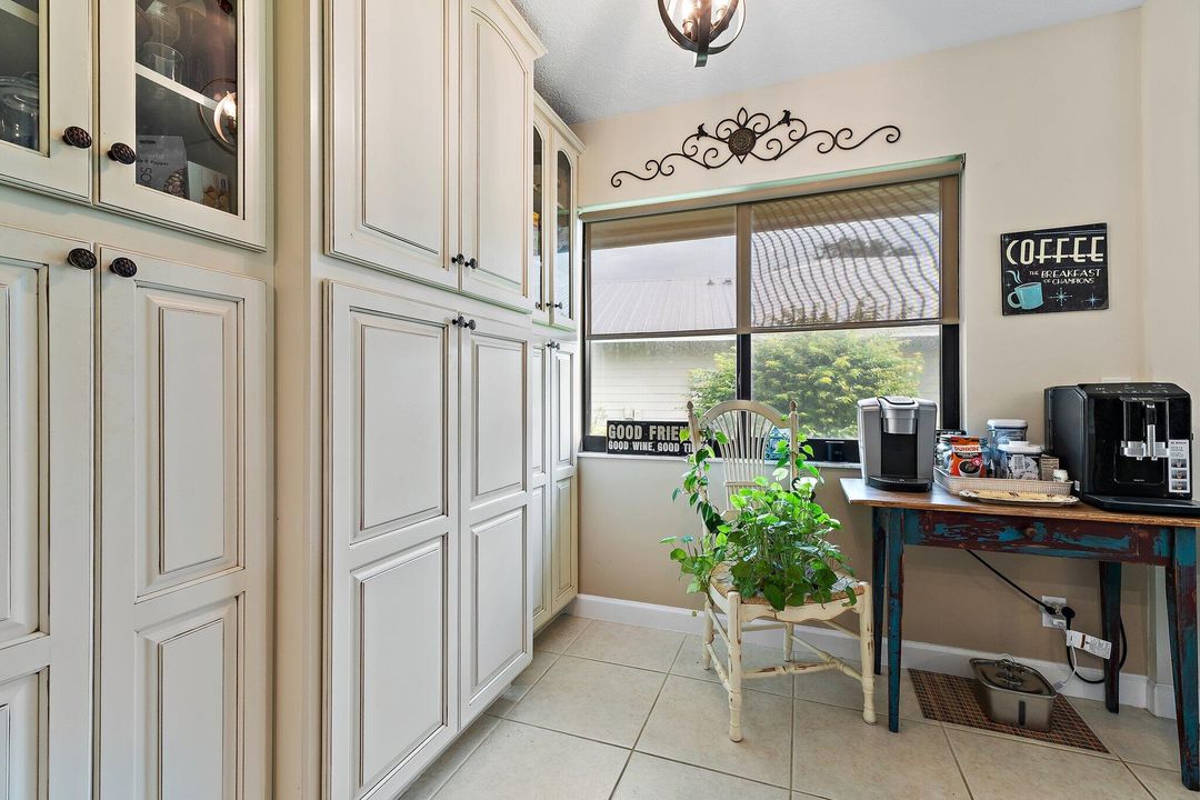 На продажу: $469,000 (2 спален, 2 ванн, 1617 Квадратных фут)