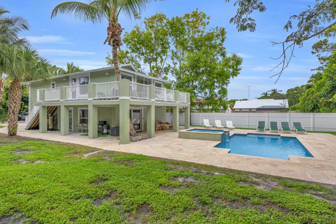 Recently Sold: $1,225,000 (4 beds, 2 baths, 2064 Square Feet)