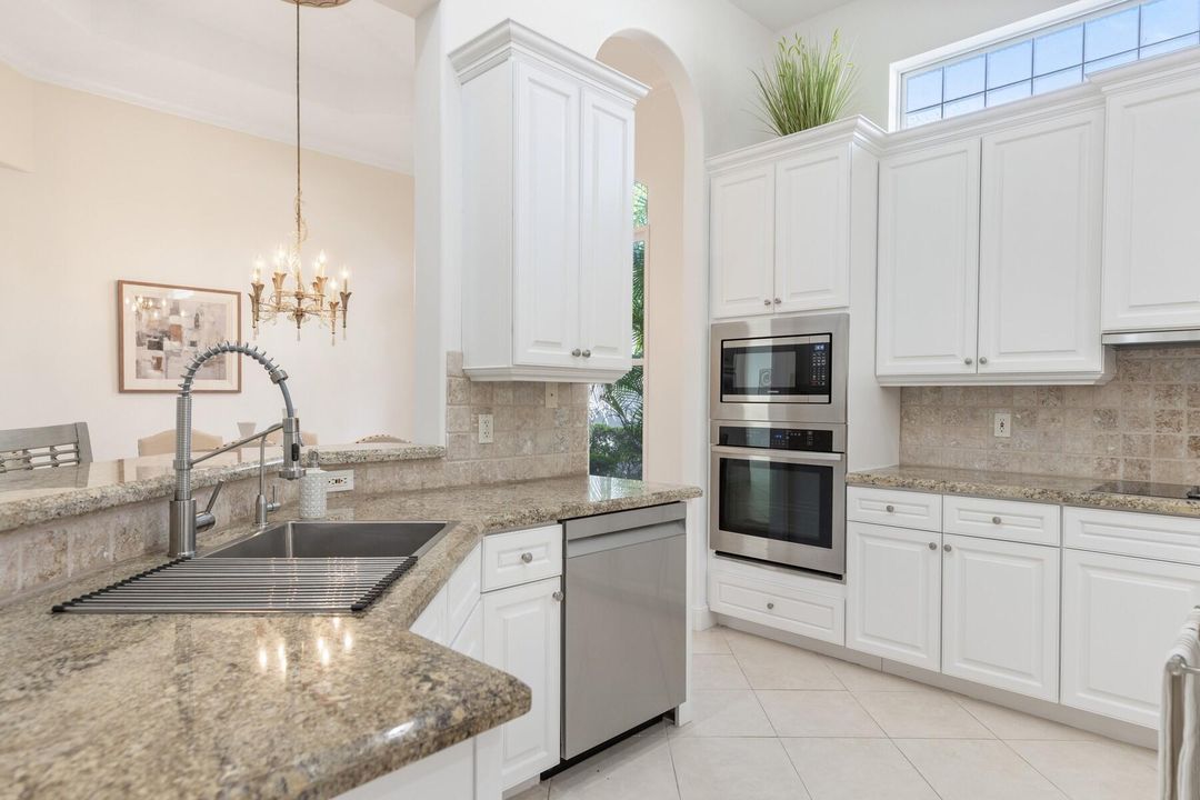 En Venta: $949,000 (3 camas, 3 baños, 3016 Pies cuadrados)