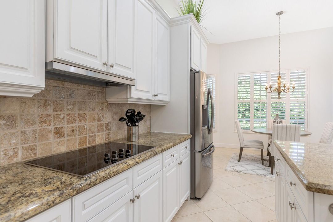 En Venta: $949,000 (3 camas, 3 baños, 3016 Pies cuadrados)