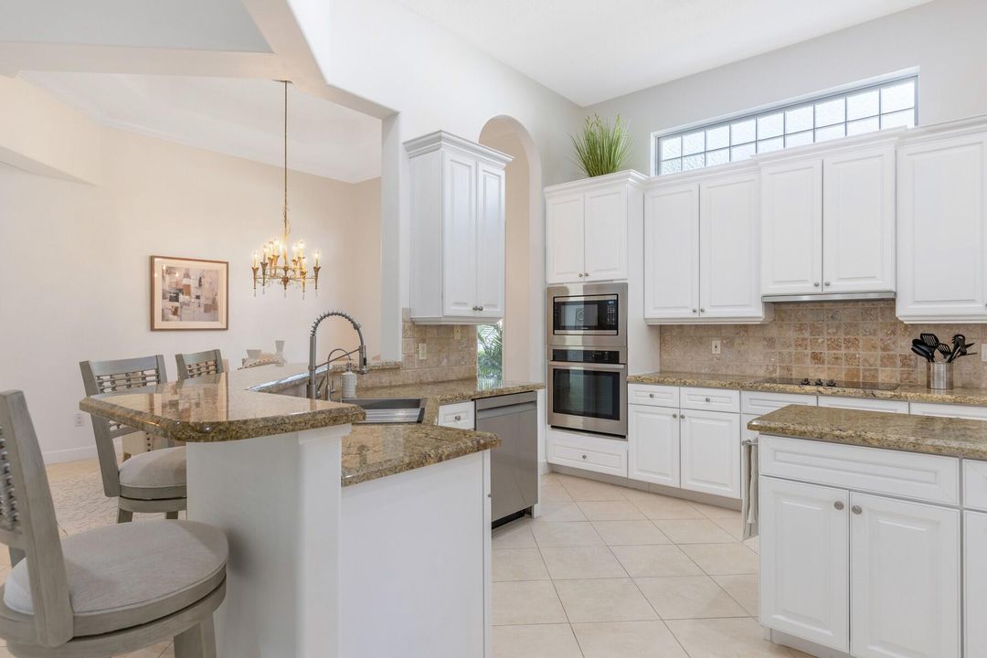 En Venta: $949,000 (3 camas, 3 baños, 3016 Pies cuadrados)