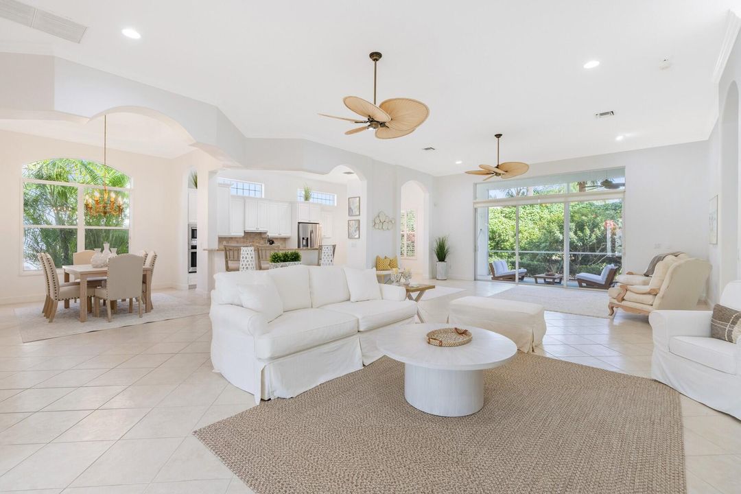 En Venta: $949,000 (3 camas, 3 baños, 3016 Pies cuadrados)