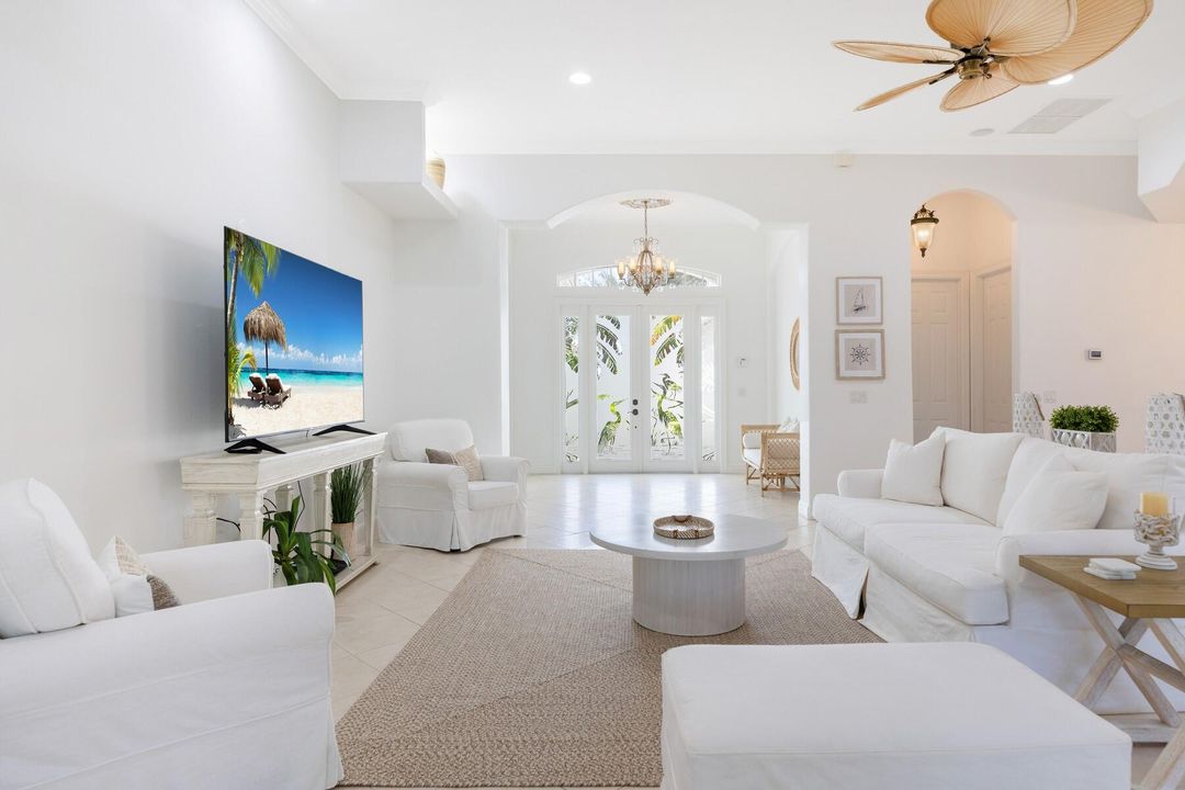 En Venta: $949,000 (3 camas, 3 baños, 3016 Pies cuadrados)