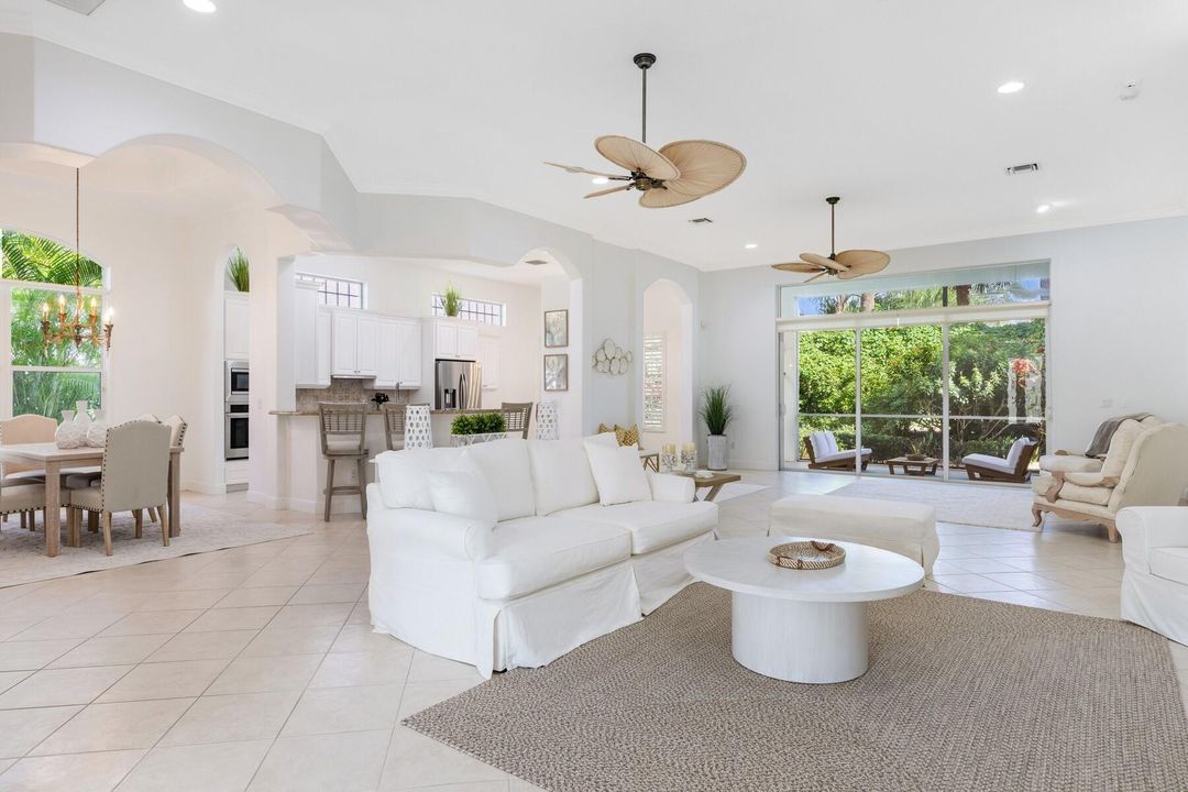 En Venta: $949,000 (3 camas, 3 baños, 3016 Pies cuadrados)