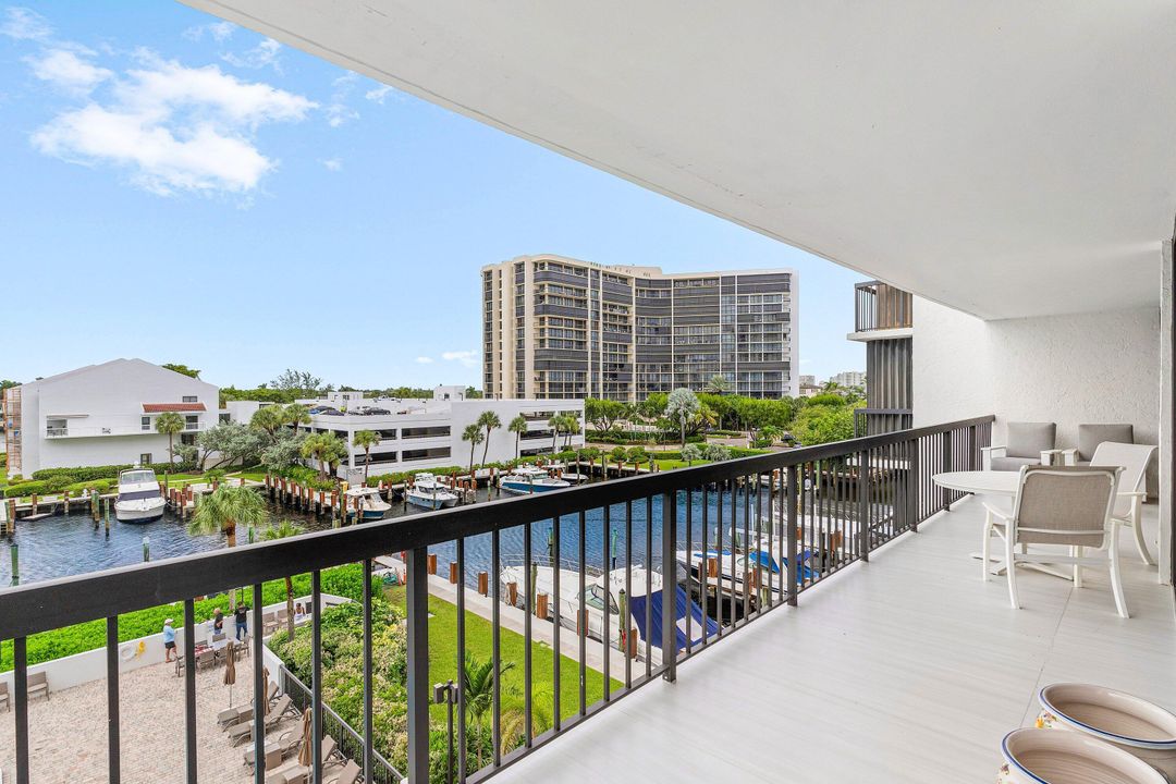 Под контрактом: $10,000 (2 спален, 2 ванн, 1500 Квадратных фут)