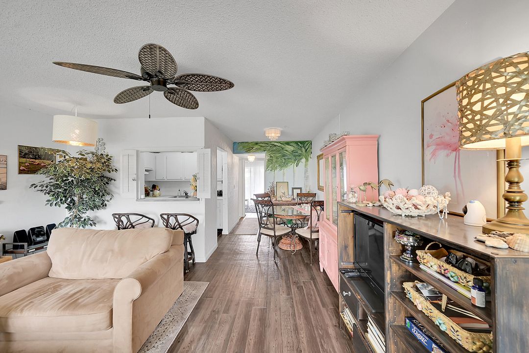 For Sale: $69,500 (1 beds, 1 baths, 570 Square Feet)