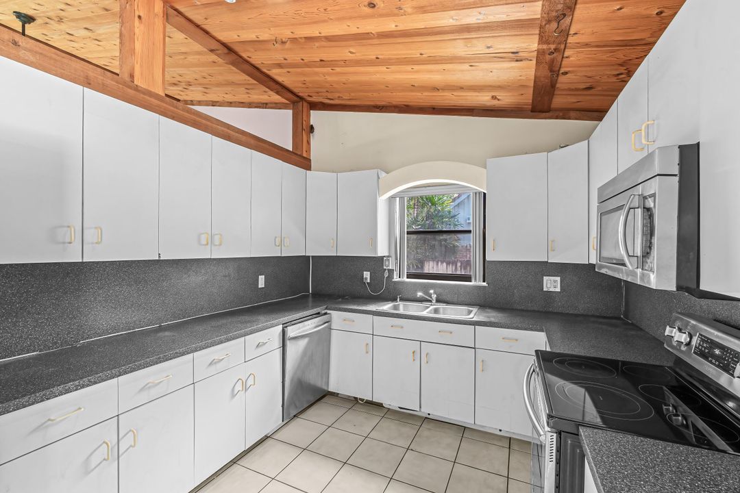 Active With Contract: $1,250,000 (4 beds, 2 baths, 2497 Square Feet)