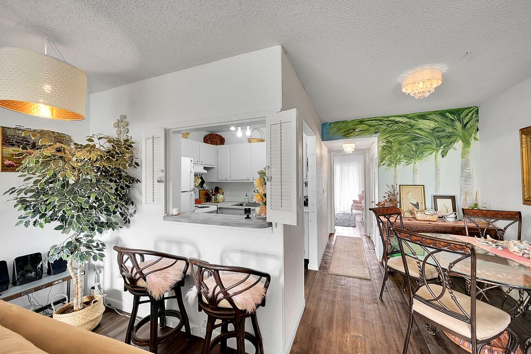 For Sale: $69,500 (1 beds, 1 baths, 570 Square Feet)