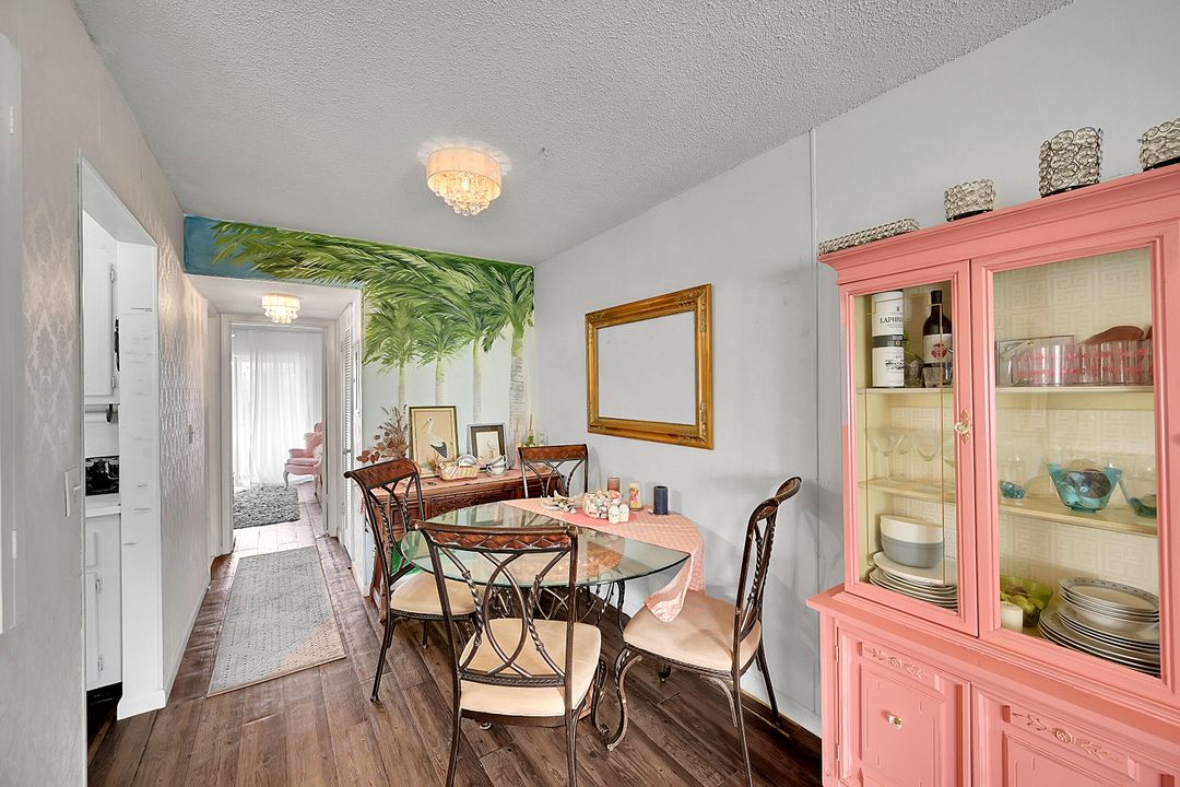 For Sale: $69,500 (1 beds, 1 baths, 570 Square Feet)