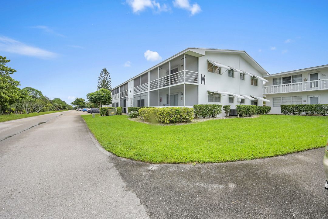 For Sale: $69,500 (1 beds, 1 baths, 570 Square Feet)