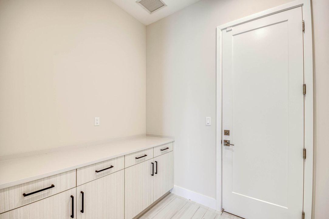 В аренду: $10,000 (4 спален, 5 ванн, 3656 Квадратных фут)