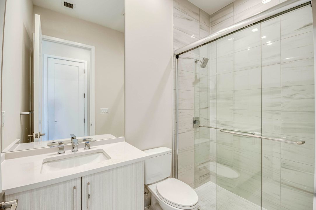 В аренду: $10,000 (4 спален, 5 ванн, 3656 Квадратных фут)