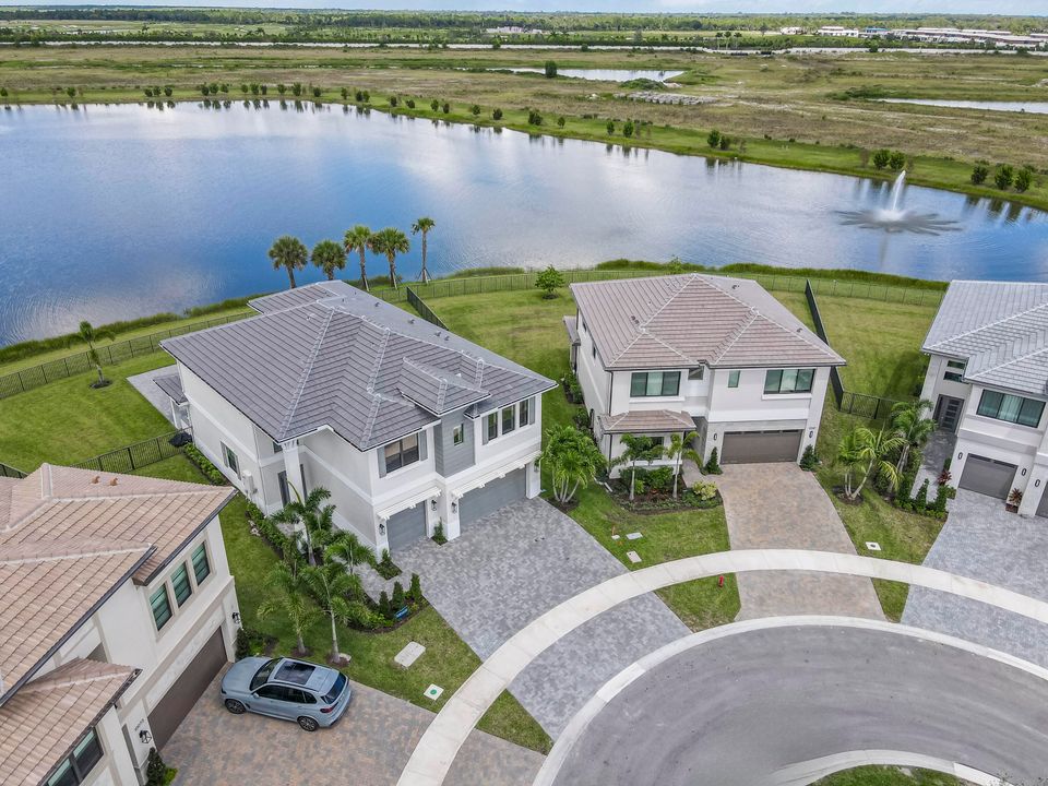 В аренду: $10,000 (4 спален, 5 ванн, 3656 Квадратных фут)