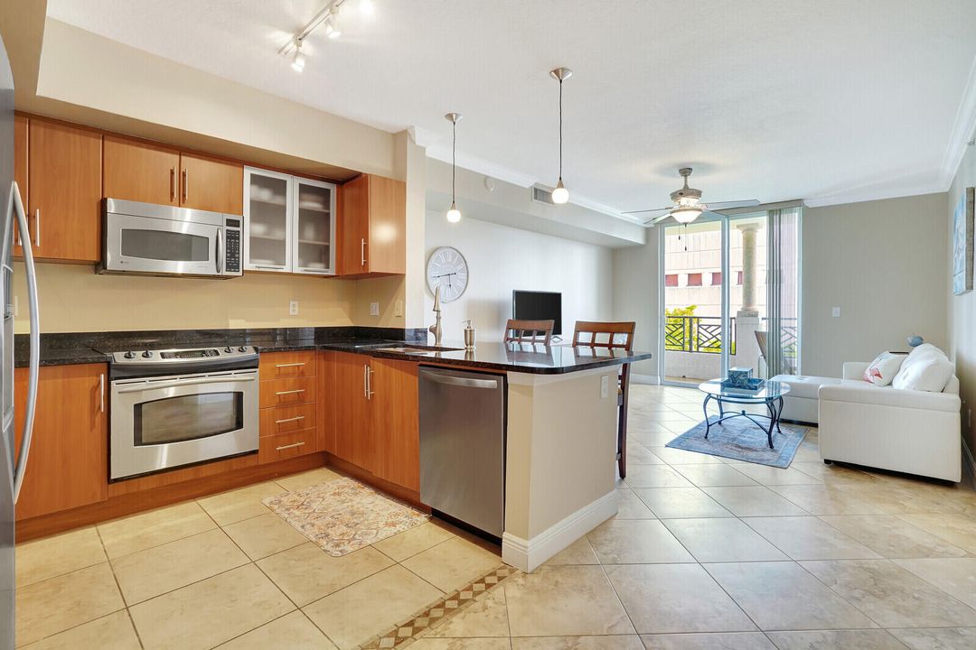 Recently Rented: $2,600 (1 beds, 1 baths, 762 Square Feet)