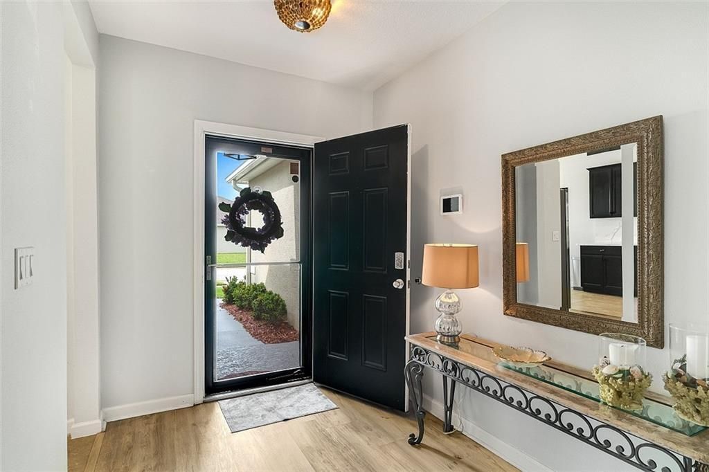 Activo con contrato: $379,900 (3 camas, 2 baños, 1736 Pies cuadrados)