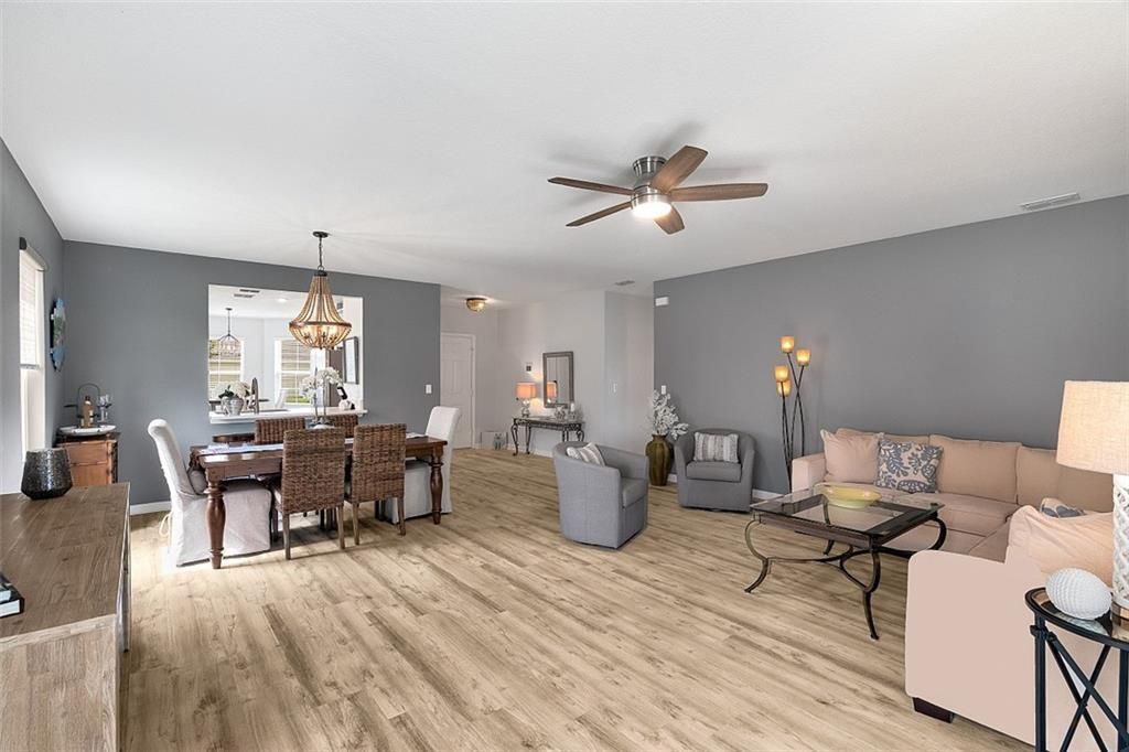 Activo con contrato: $379,900 (3 camas, 2 baños, 1736 Pies cuadrados)