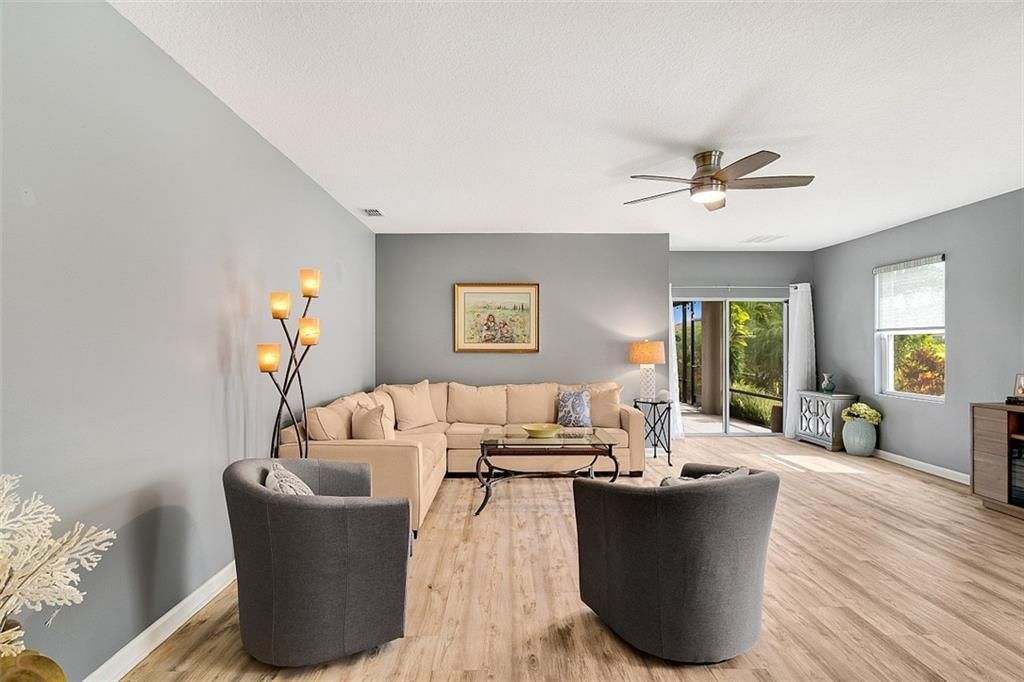 Activo con contrato: $379,900 (3 camas, 2 baños, 1736 Pies cuadrados)