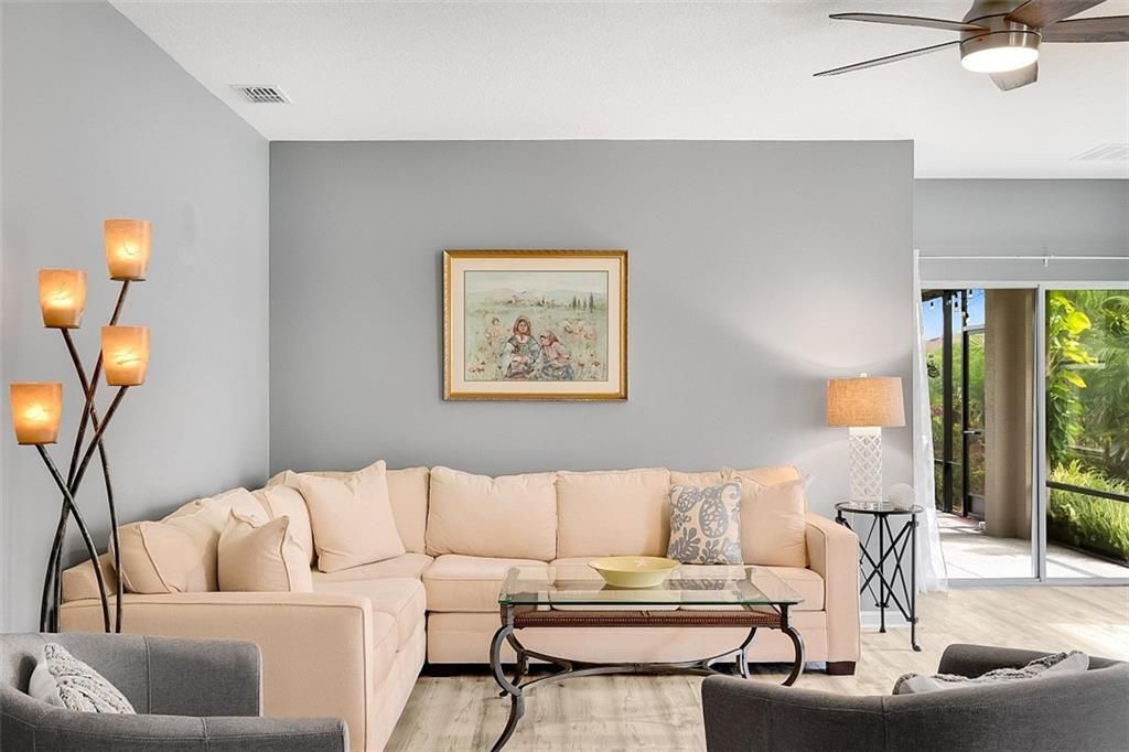 Activo con contrato: $379,900 (3 camas, 2 baños, 1736 Pies cuadrados)