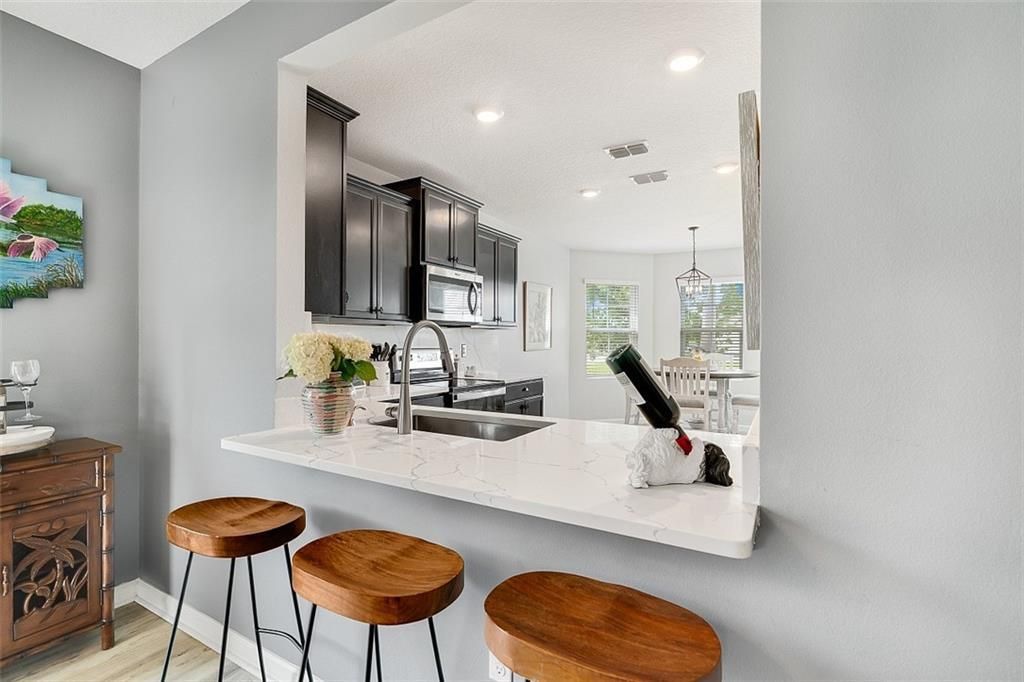 Activo con contrato: $379,900 (3 camas, 2 baños, 1736 Pies cuadrados)