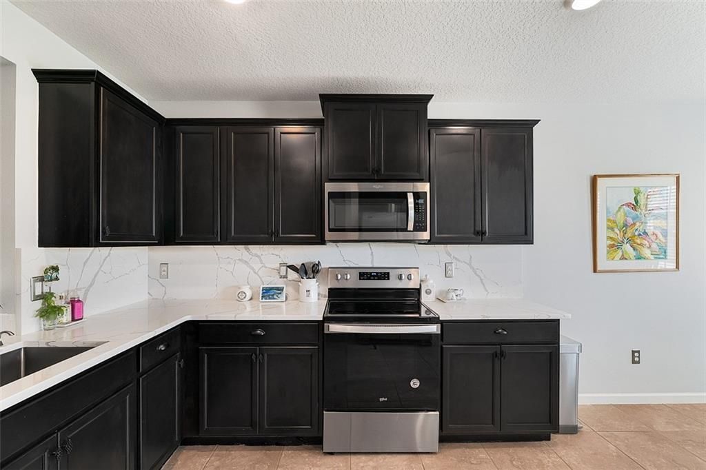 Activo con contrato: $379,900 (3 camas, 2 baños, 1736 Pies cuadrados)