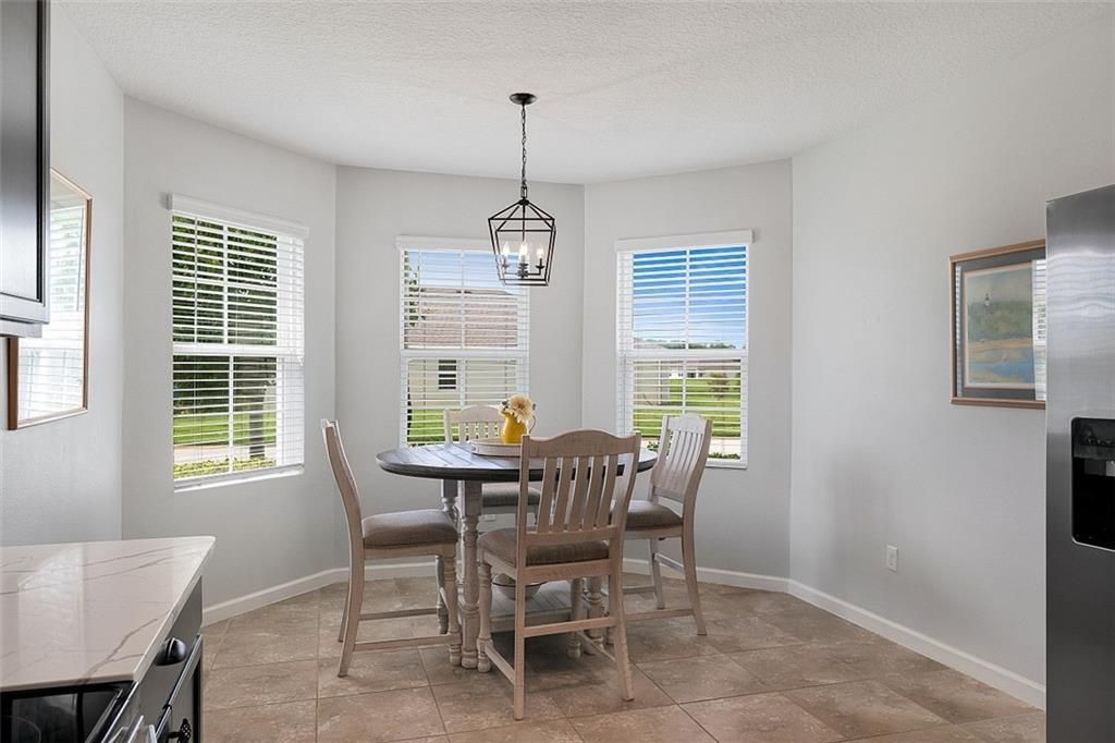 Activo con contrato: $379,900 (3 camas, 2 baños, 1736 Pies cuadrados)