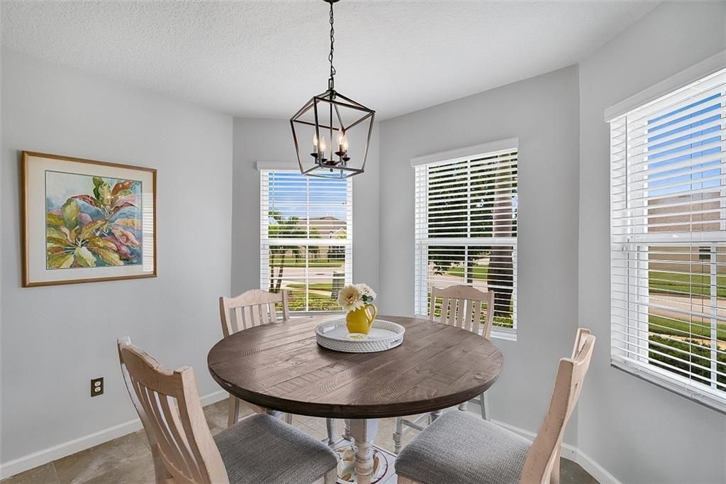 Activo con contrato: $379,900 (3 camas, 2 baños, 1736 Pies cuadrados)