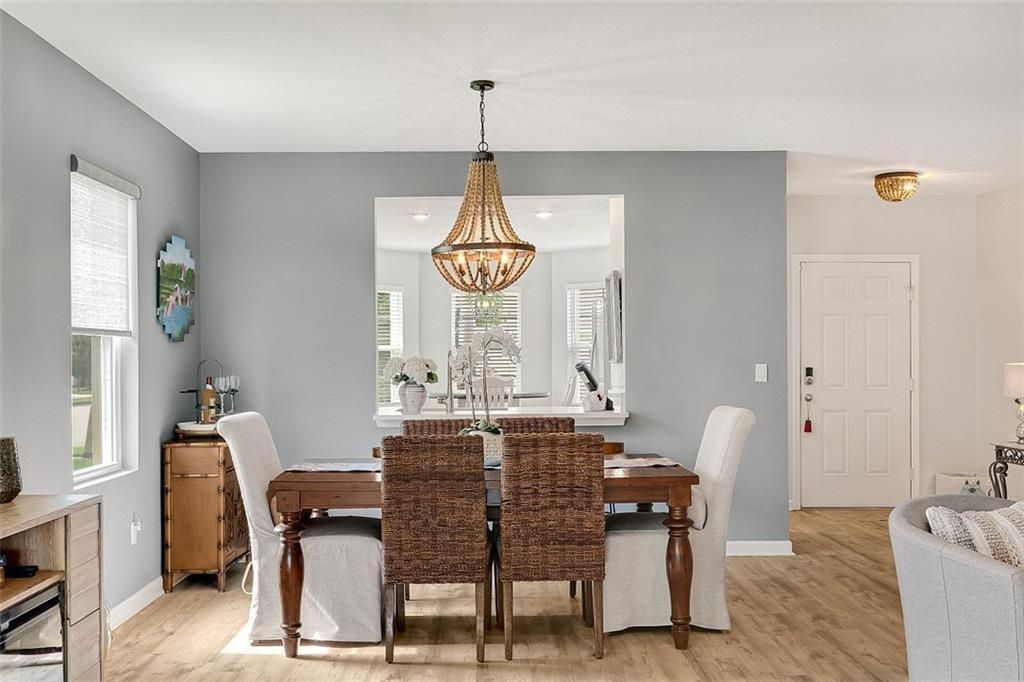 Activo con contrato: $379,900 (3 camas, 2 baños, 1736 Pies cuadrados)