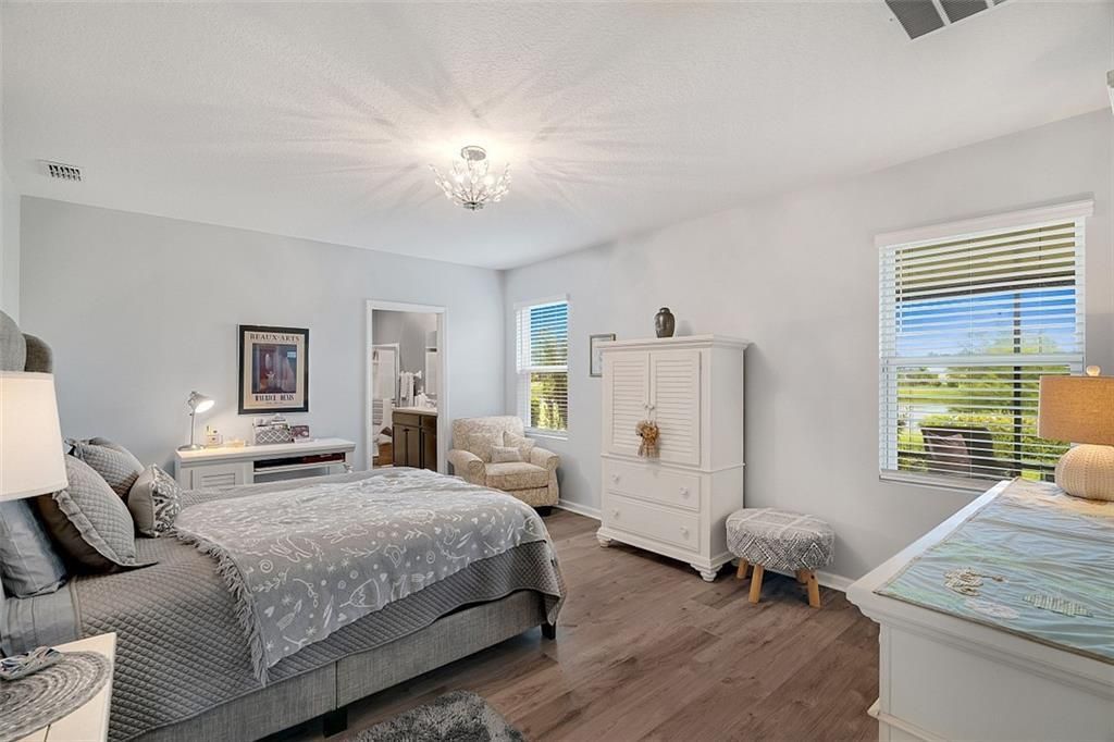 Activo con contrato: $379,900 (3 camas, 2 baños, 1736 Pies cuadrados)