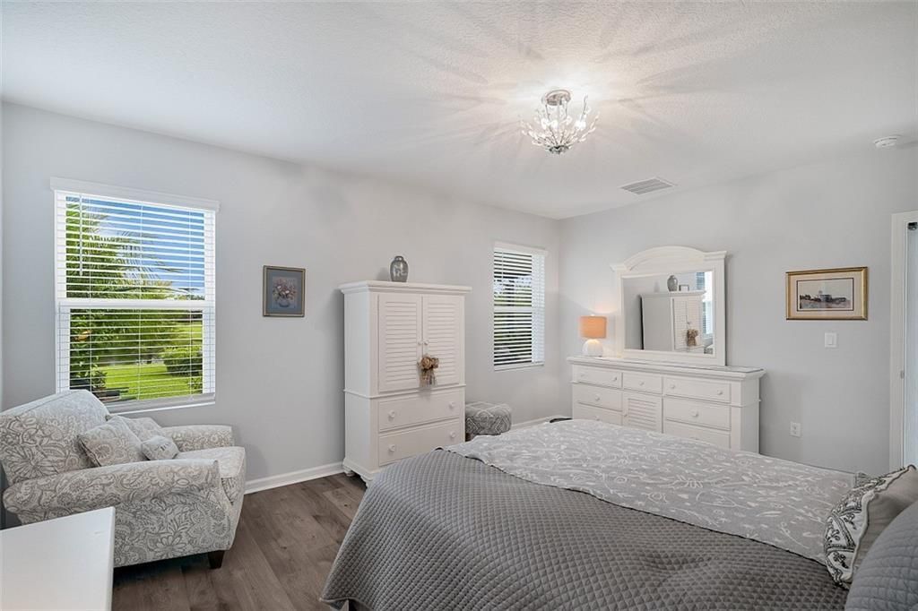 Activo con contrato: $379,900 (3 camas, 2 baños, 1736 Pies cuadrados)