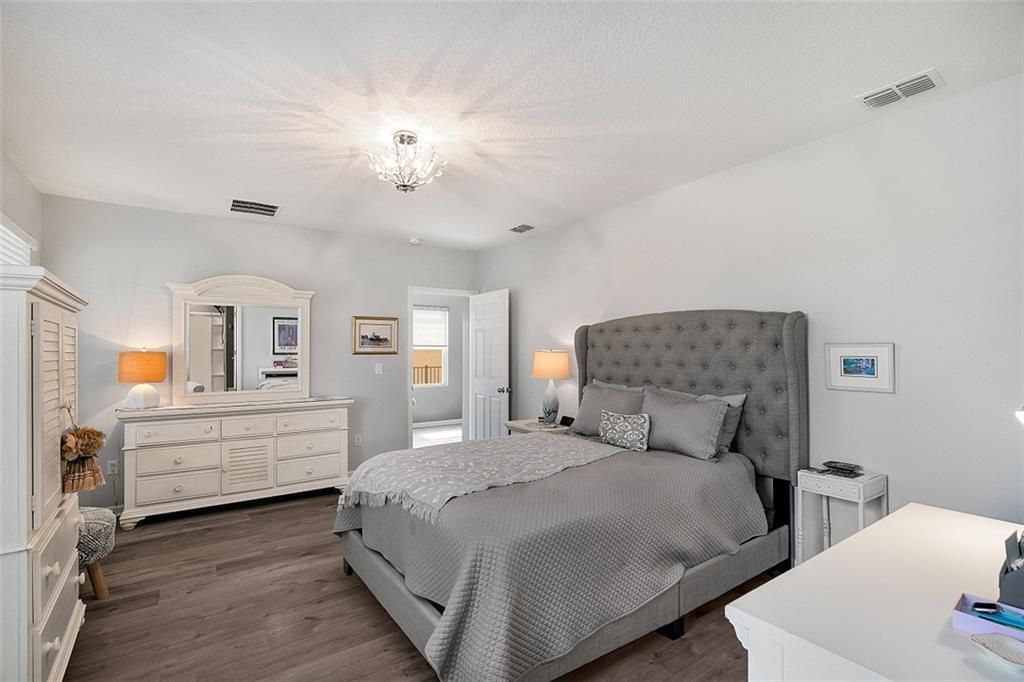 Activo con contrato: $379,900 (3 camas, 2 baños, 1736 Pies cuadrados)