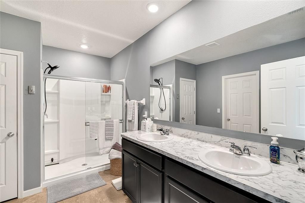 Activo con contrato: $379,900 (3 camas, 2 baños, 1736 Pies cuadrados)