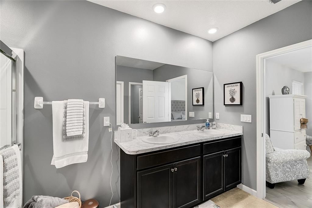 Activo con contrato: $379,900 (3 camas, 2 baños, 1736 Pies cuadrados)