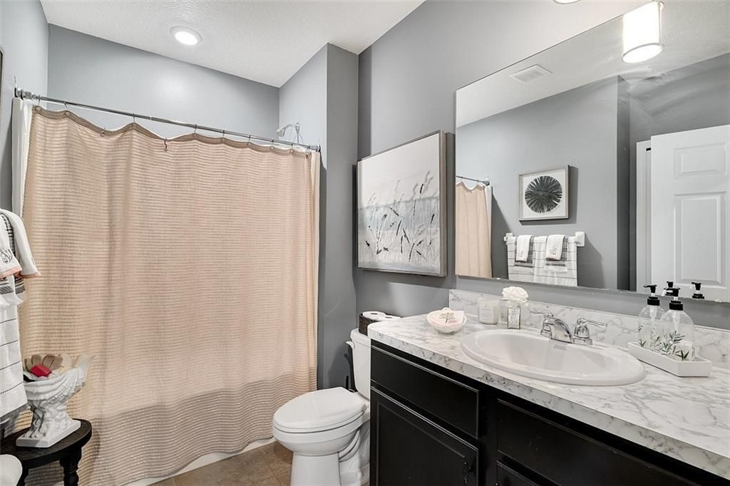 Activo con contrato: $379,900 (3 camas, 2 baños, 1736 Pies cuadrados)