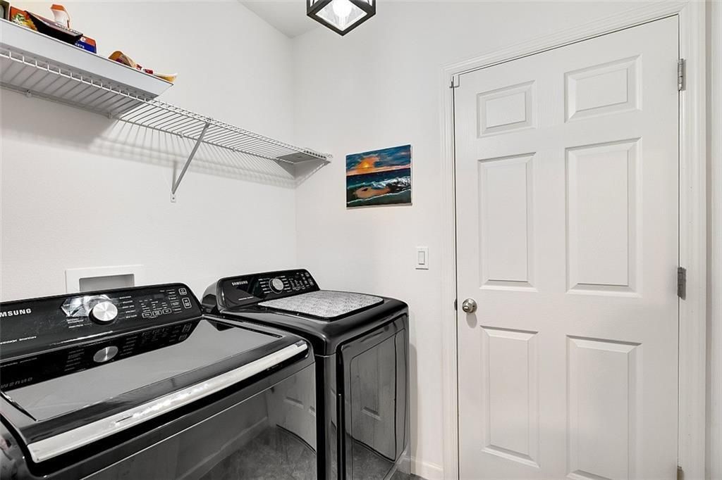 Activo con contrato: $379,900 (3 camas, 2 baños, 1736 Pies cuadrados)