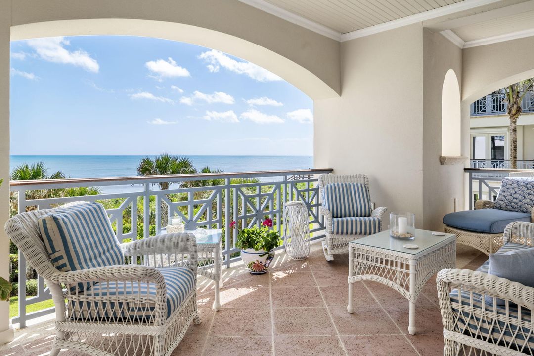 Active With Contract: $2,300,000 (3 beds, 3 baths, 2252 Square Feet)