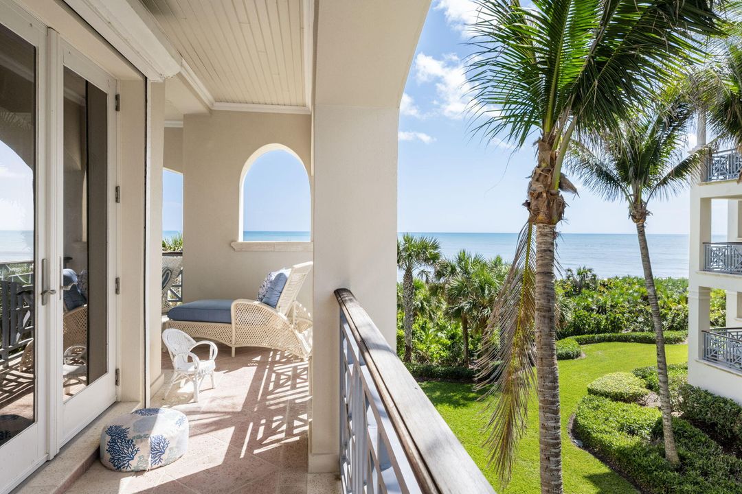 Active With Contract: $2,300,000 (3 beds, 3 baths, 2252 Square Feet)