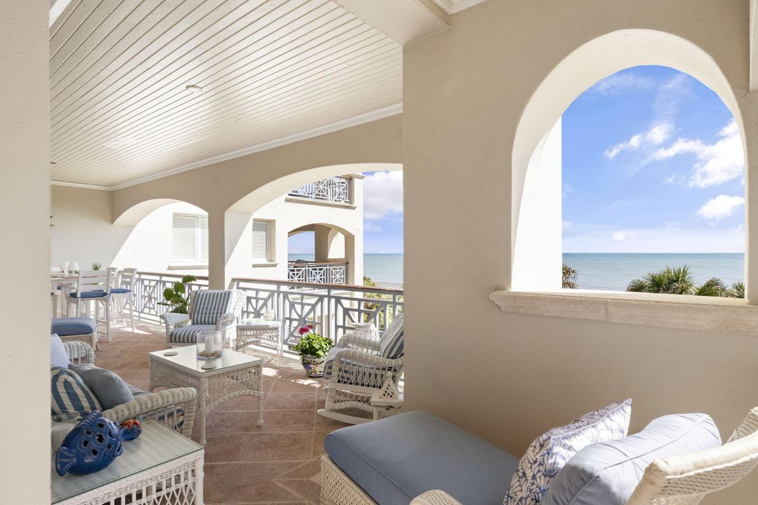 Active With Contract: $2,300,000 (3 beds, 3 baths, 2252 Square Feet)