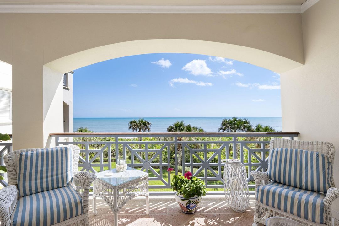 Active With Contract: $2,300,000 (3 beds, 3 baths, 2252 Square Feet)