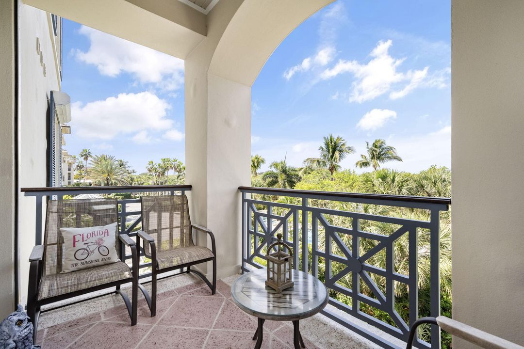 Active With Contract: $2,300,000 (3 beds, 3 baths, 2252 Square Feet)