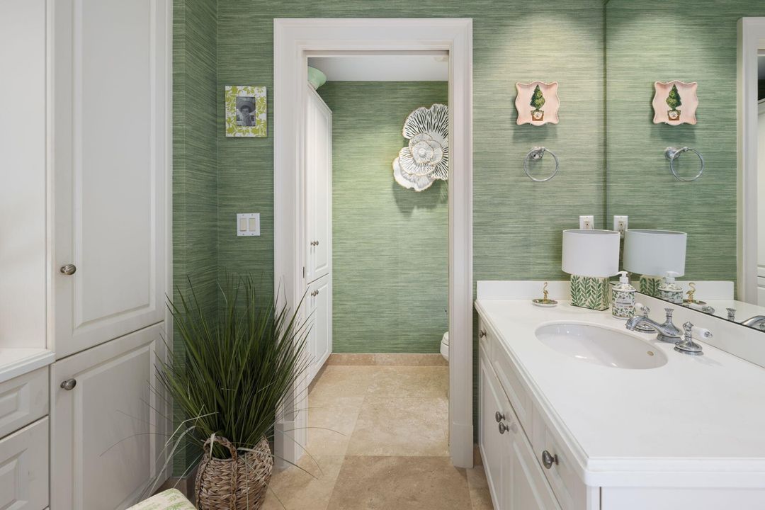 Active With Contract: $2,300,000 (3 beds, 3 baths, 2252 Square Feet)