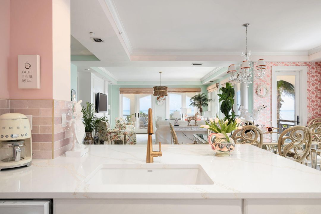 Active With Contract: $2,300,000 (3 beds, 3 baths, 2252 Square Feet)