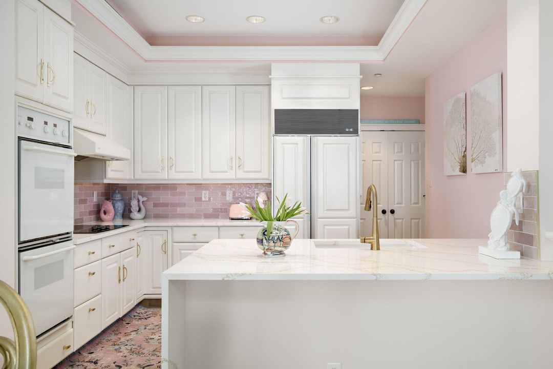 Active With Contract: $2,300,000 (3 beds, 3 baths, 2252 Square Feet)