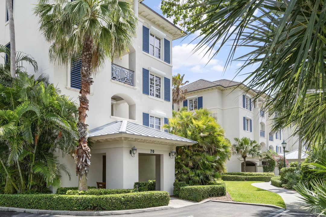 Active With Contract: $2,300,000 (3 beds, 3 baths, 2252 Square Feet)