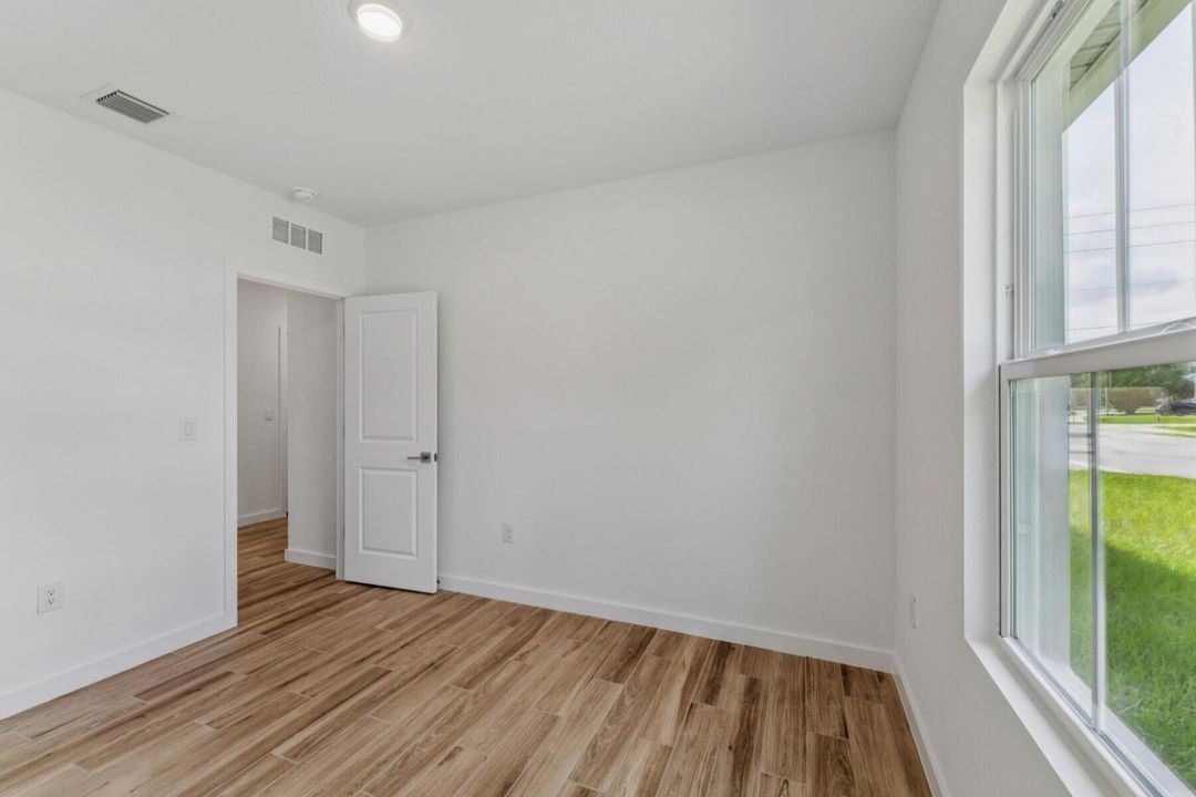 Active With Contract: $519,995 (4 beds, 3 baths, 2094 Square Feet)