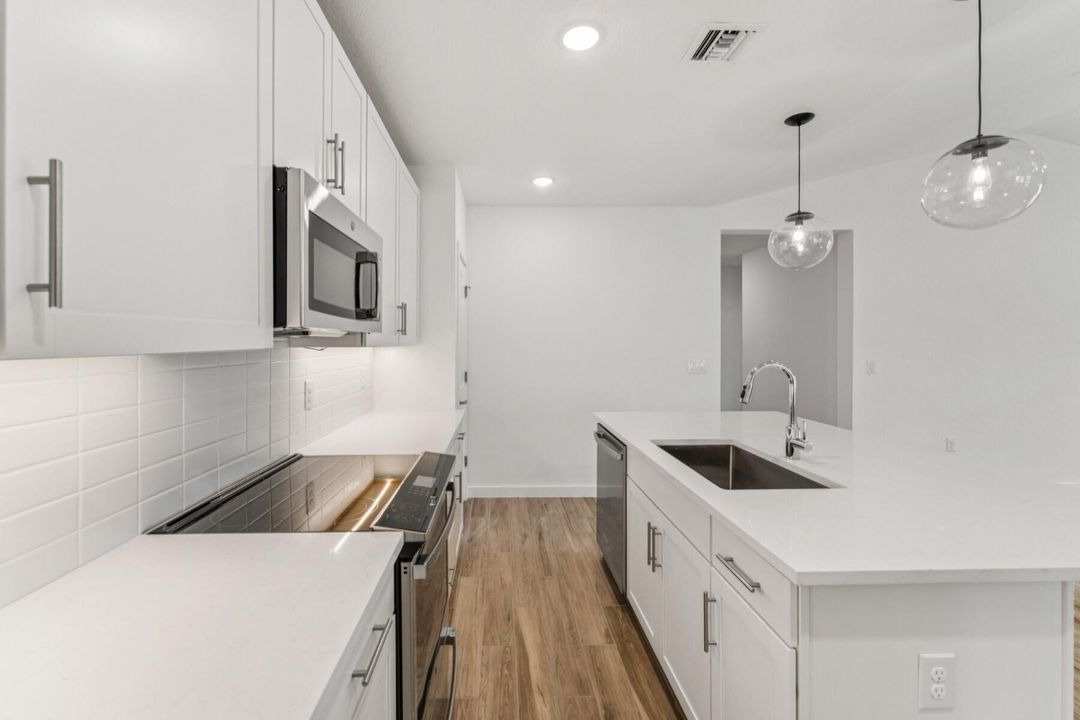 Active With Contract: $519,995 (4 beds, 3 baths, 2094 Square Feet)